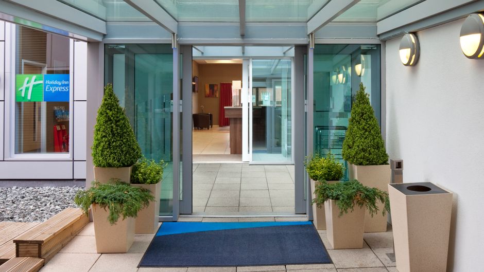 Holiday Inn Express Hull City Centre Exterior
