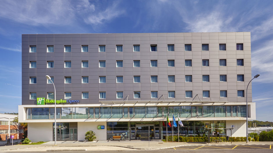 Holiday Inn Express Lisbon Alfragide Exterior
