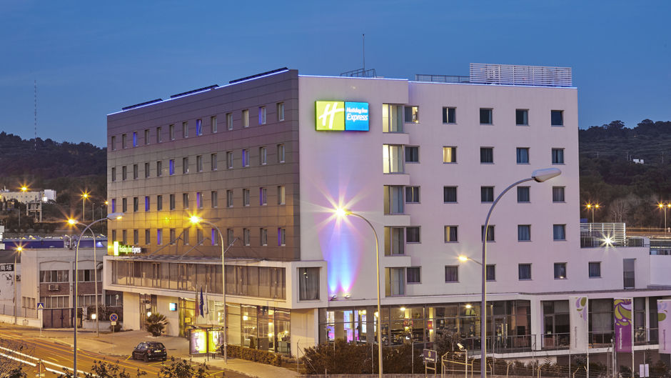 Holiday Inn Express Lisbon Alfragide Exterior