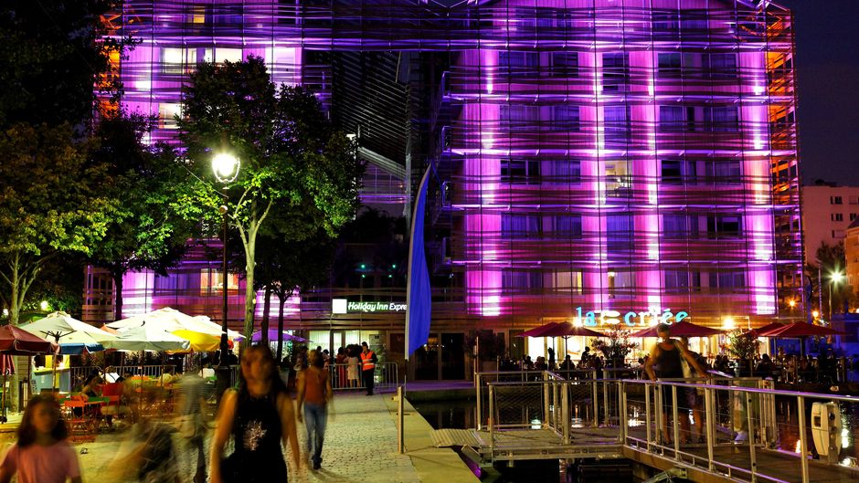 Holiday Inn Express Paris Exterior