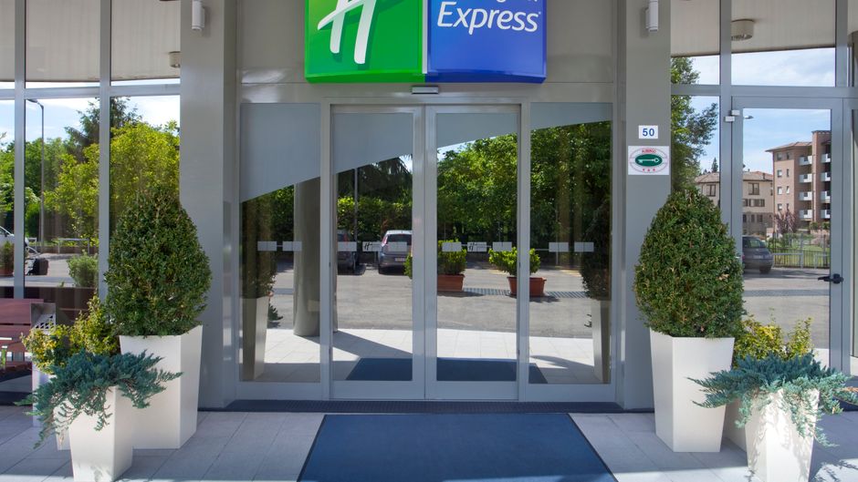 Holiday Inn Express Parma Exterior
