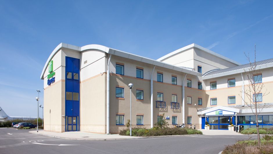 Holiday Inn Express Cardiff Airport Exterior