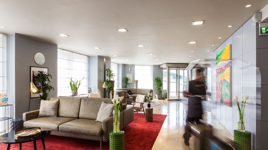 Holiday Inn Milan-Garibaldi Station Lobby