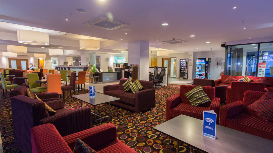 Holiday Inn Express South A45 Lobby
