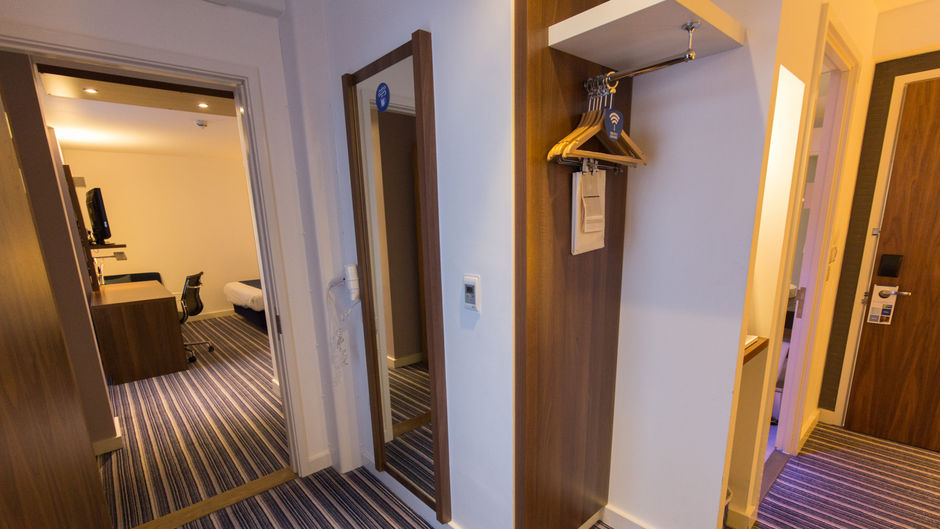 Holiday Inn Express South A45 Room