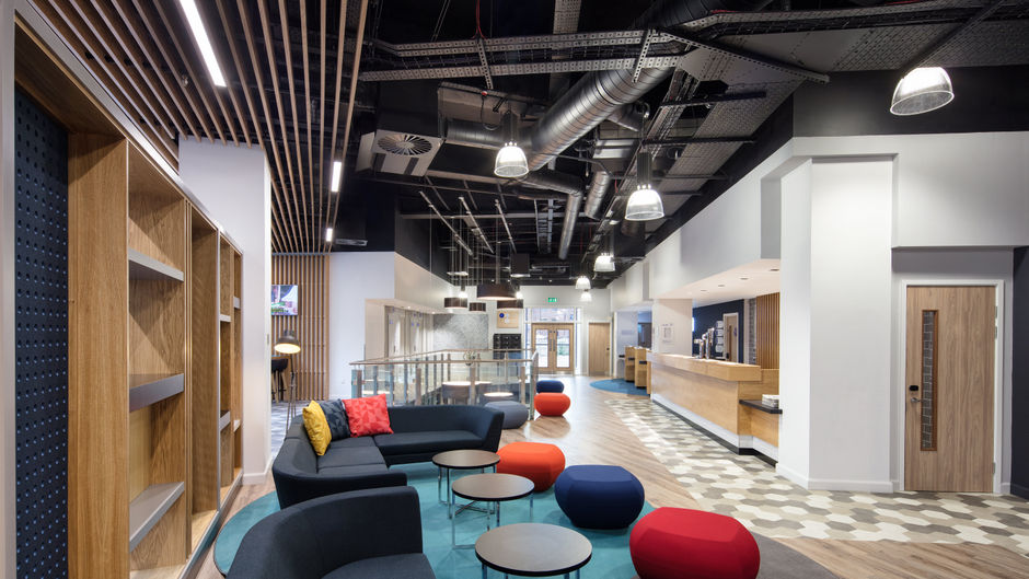 Holiday Inn Express Birmingham City Ctr Lobby