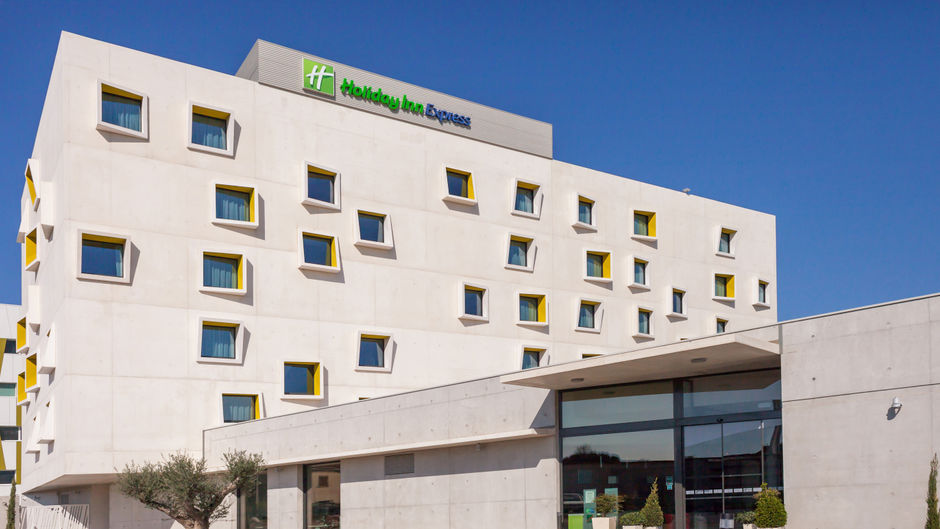 Holiday Inn Express Odysseum Exterior