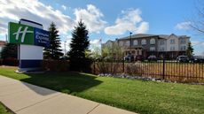Holiday Inn Express & Suites Airport