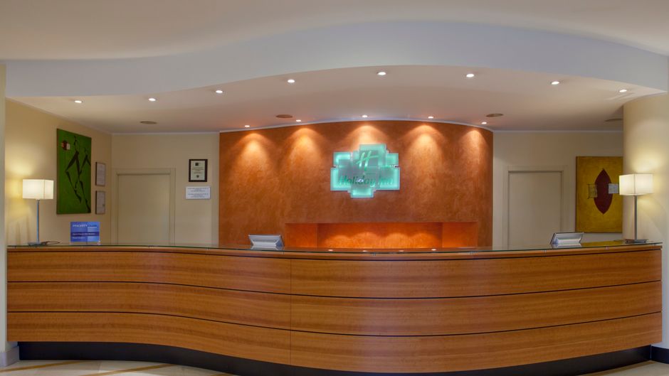 Holiday Inn Cagliari Lobby