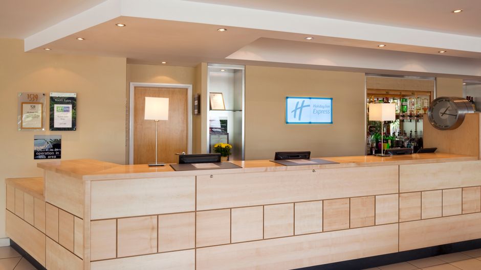 Holiday Inn Express Racecourse Lobby