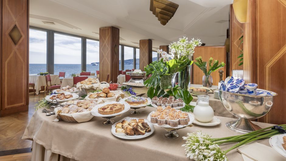 Hotel Royal Continental Restaurant