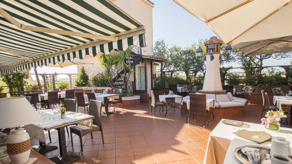 Hotel Diana Roof Garden Restaurant