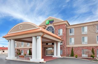 Holiday Inn Express Hotel & Suites
