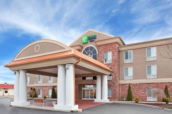 Holiday Inn Express Hotel & Suites