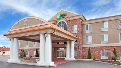 Holiday Inn Express Hotel & Suites