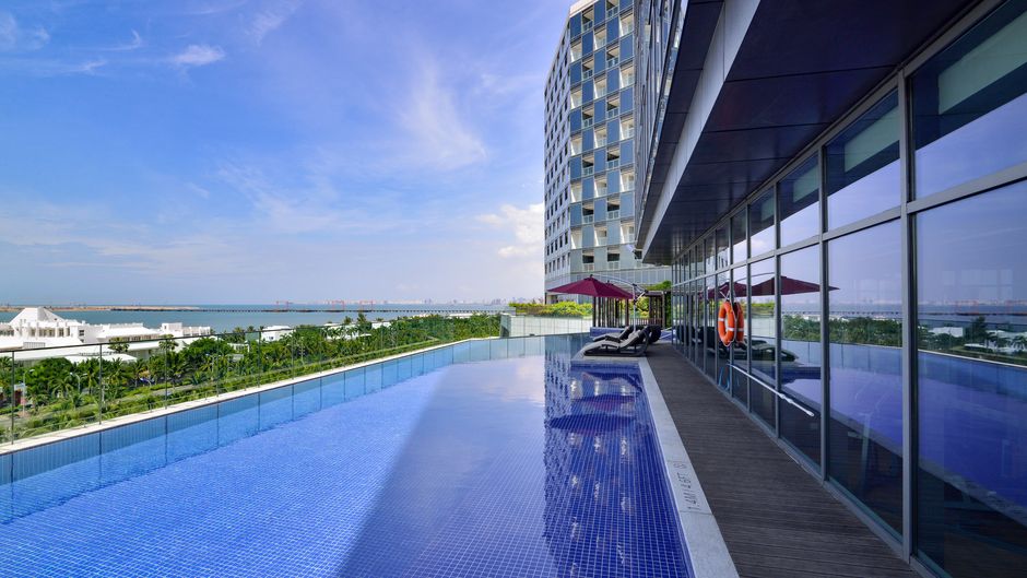 Holiday Inn Haikou West Coast Pool