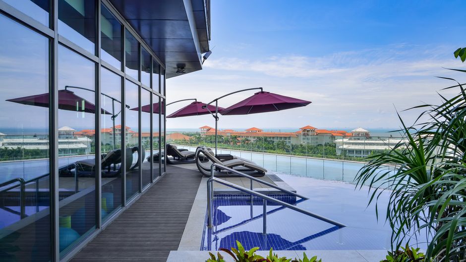 Holiday Inn Haikou West Coast Pool