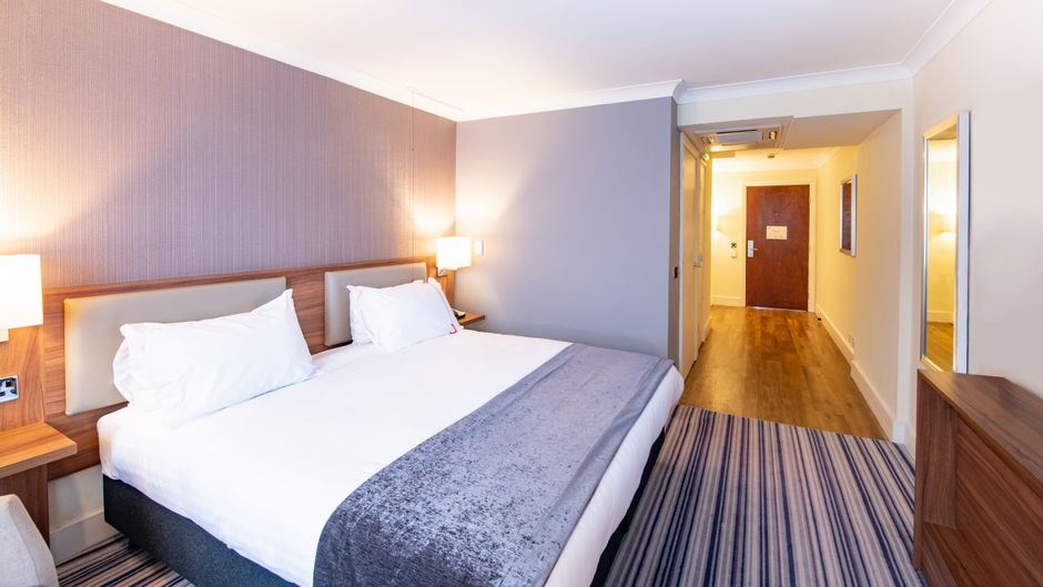 Holiday Inn Cardiff North M4J Room