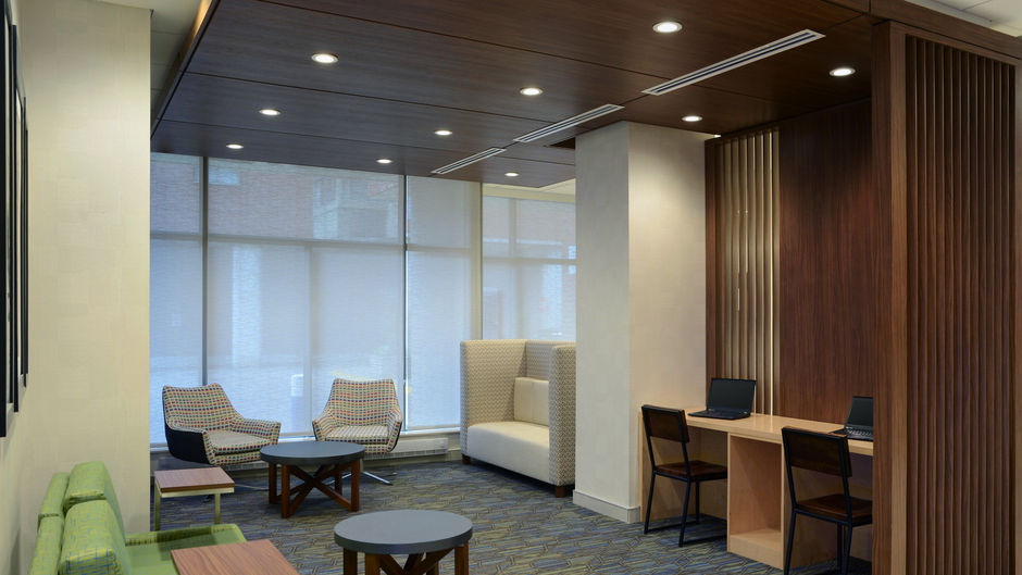 Holiday Inn Express Toronto Downtown Exterior