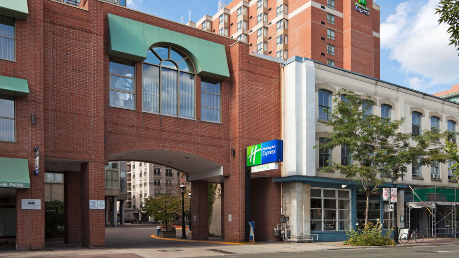 Holiday Inn Express Toronto Downtown Exterior