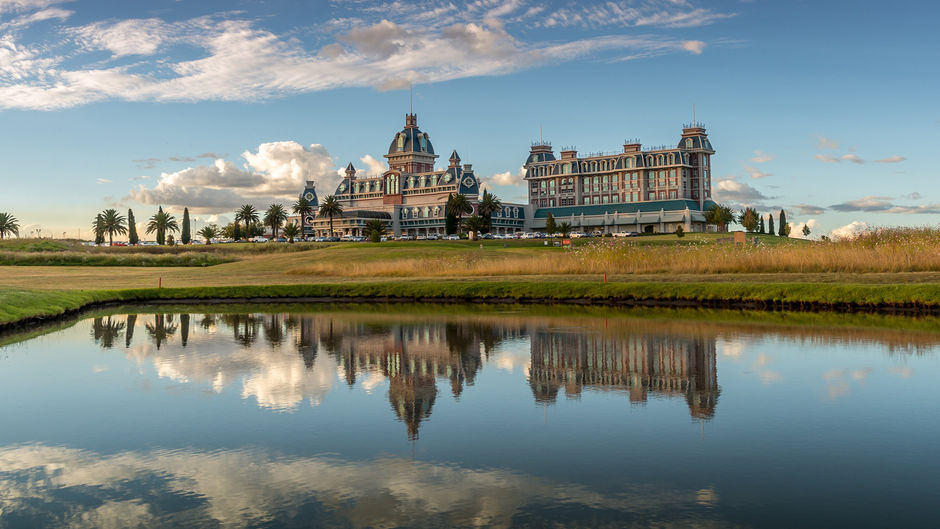 Graceland Hotel Casino & Country Club Exterior