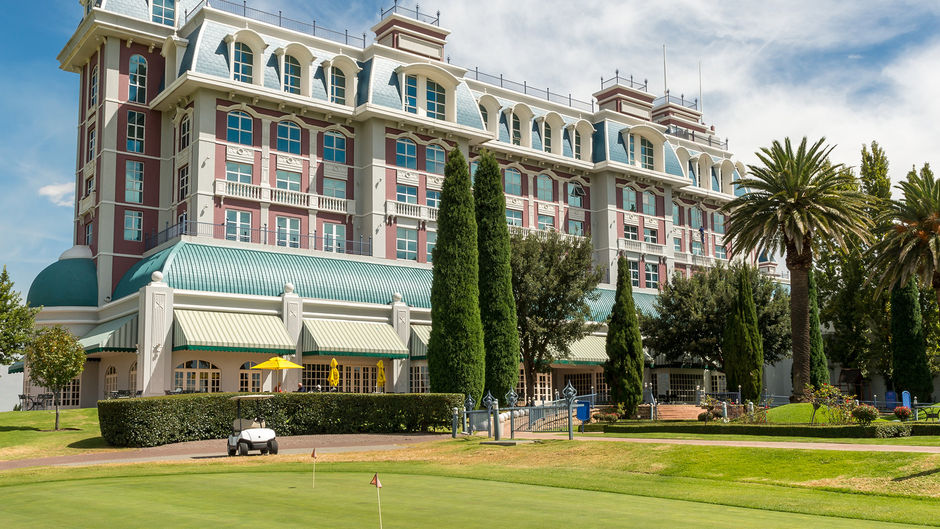 Graceland Hotel Casino & Country Club Exterior