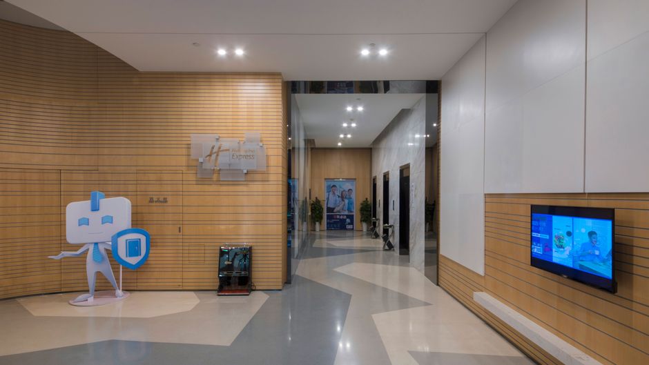 Holiday Inn Express Yantai YEDA Lobby