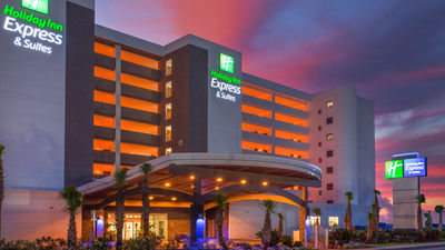 Holiday Inn Express & Suites Beachfront