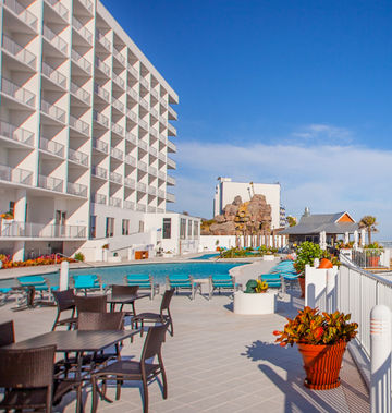 Holiday Inn Express & Suites Beachfront