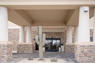 Holiday Inn Express & Suites