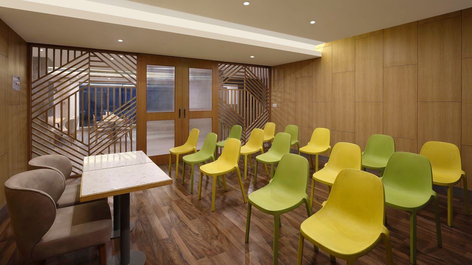 Holiday Inn Express Prahlad Nagar Meeting