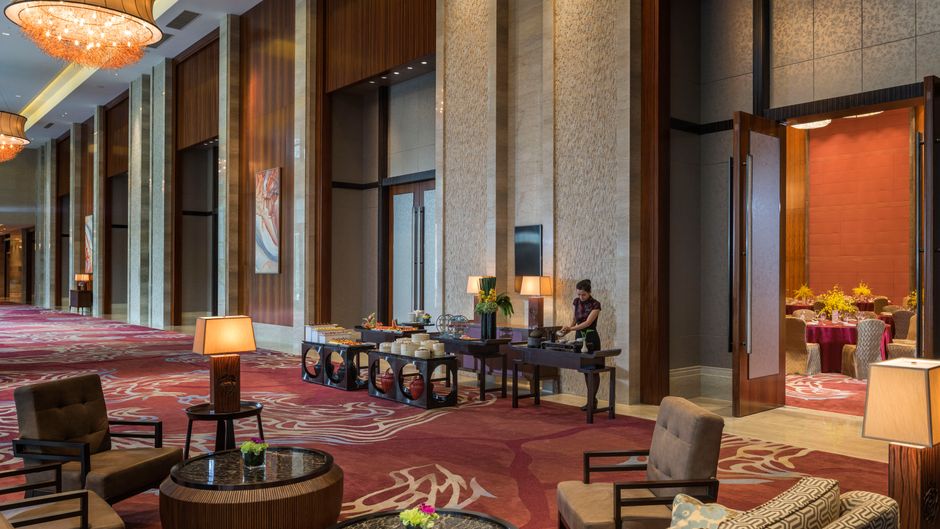 HUALUXE Yangjiang City Center Restaurant