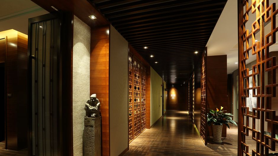 HUALUXE Yangjiang City Center Lobby