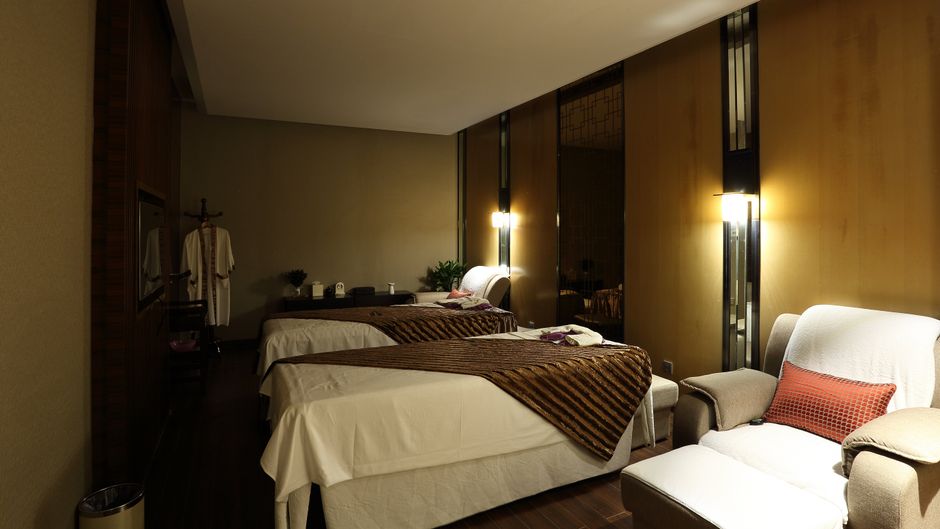 HUALUXE Yangjiang City Center Spa