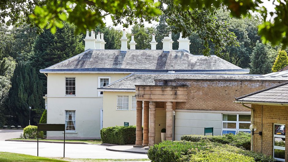 Eastwood Hall Nottingham Exterior