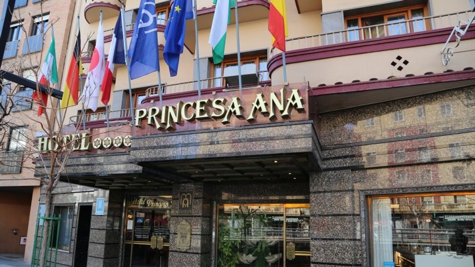 Princesa Ana Hotel Exterior