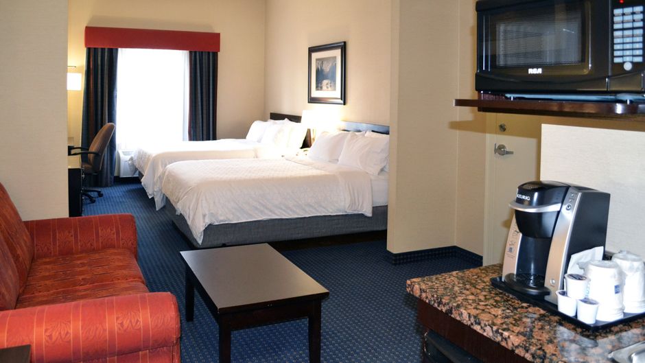 Holiday Inn Express Hotel & Suites Edson Suite
