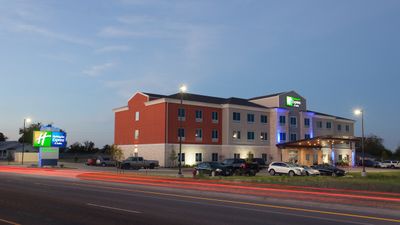 Holiday Inn Express & Suites Gatesville