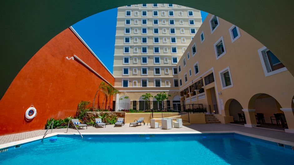 Holiday Inn Express Merida Centro Pool