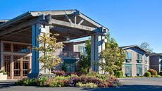 Holiday Inn Express & Suites