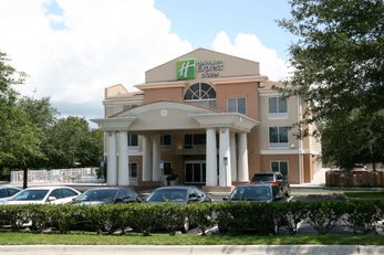 Holiday Inn Express Hotel & Suites
