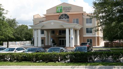 Holiday Inn Express Hotel & Suites