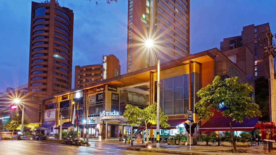 Holiday Inn Express & Suites Medellin Exterior