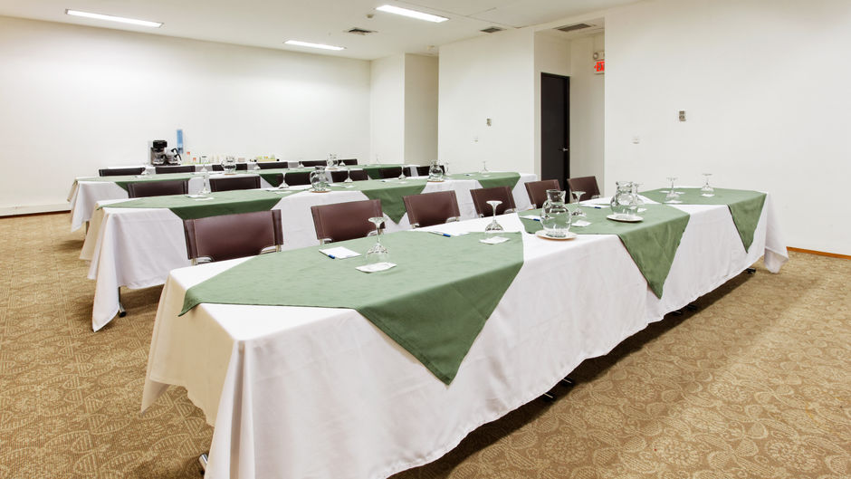 Holiday Inn Express & Suites Medellin Meeting
