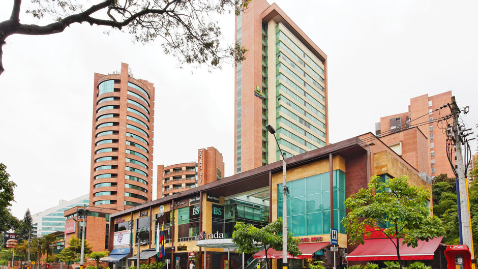 Holiday Inn Express & Suites Medellin Exterior