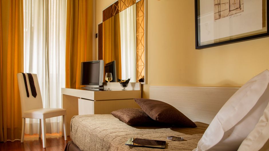 Oxford Hotel Room