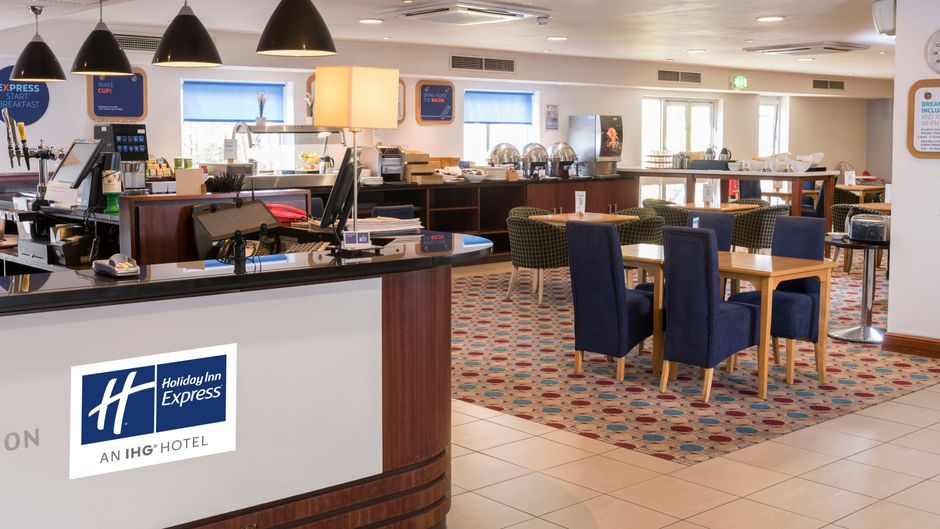Holiday Inn Express Birmingham Star City Lobby