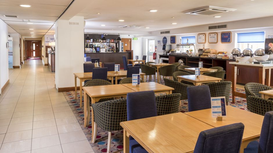 Holiday Inn Express Birmingham Star City Lobby