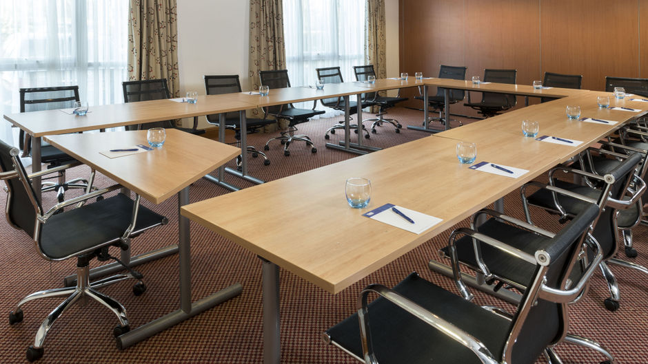 Holiday Inn Express Birmingham Star City Meeting