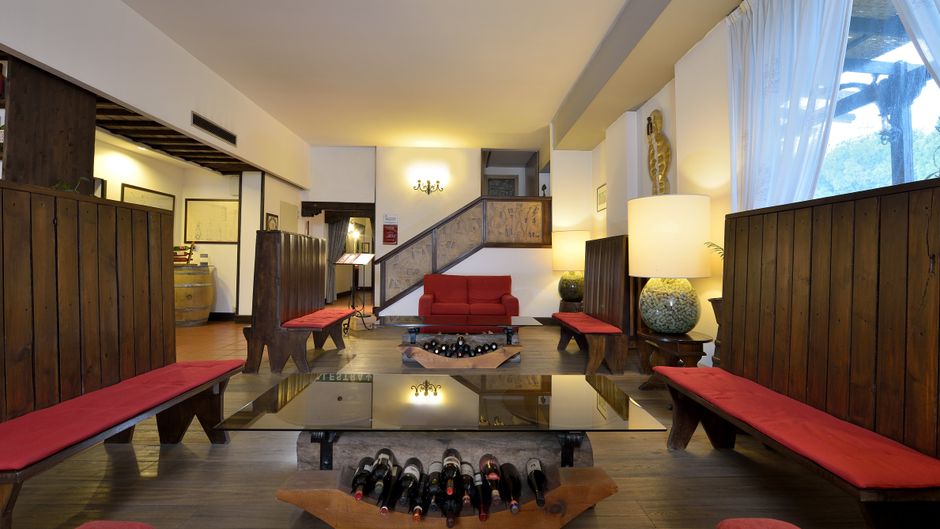 Gio Wine and Jazz Area Lobby